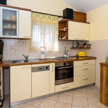 Mirja Nečujam